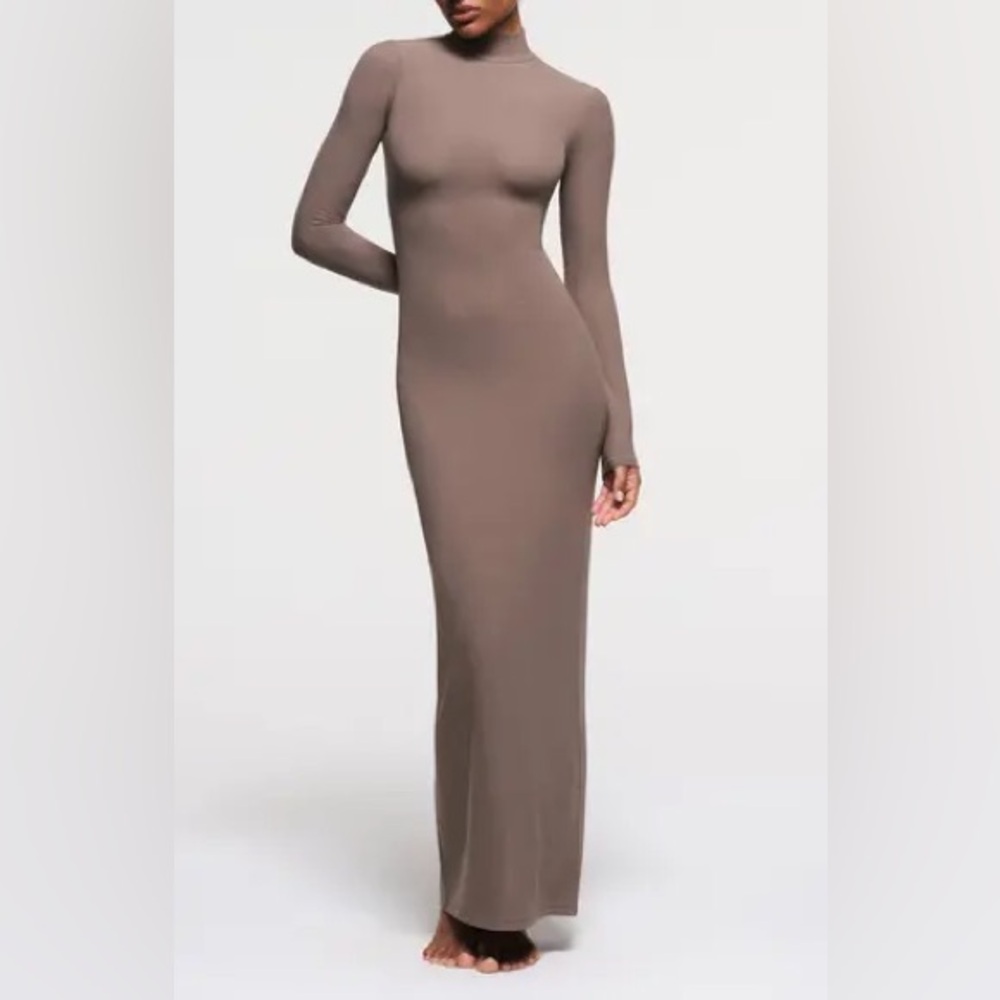 Soft Lounge Mock Neck Long Sleeve
Maxi Dress